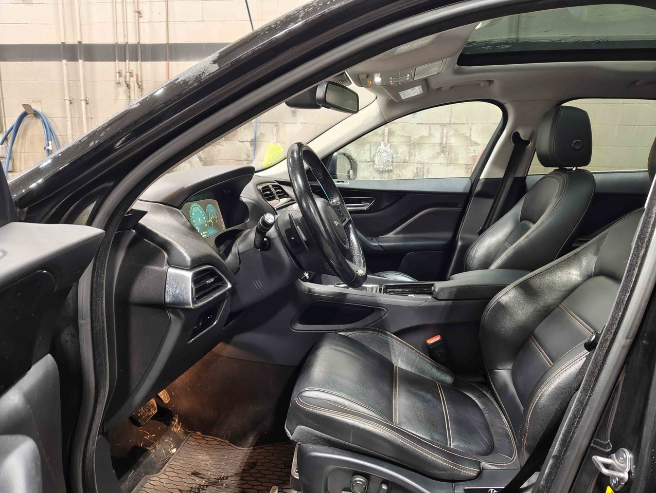 2018 Jaguar F-PACE 20d AWD Prestige Black Sherwood Park - photo #6