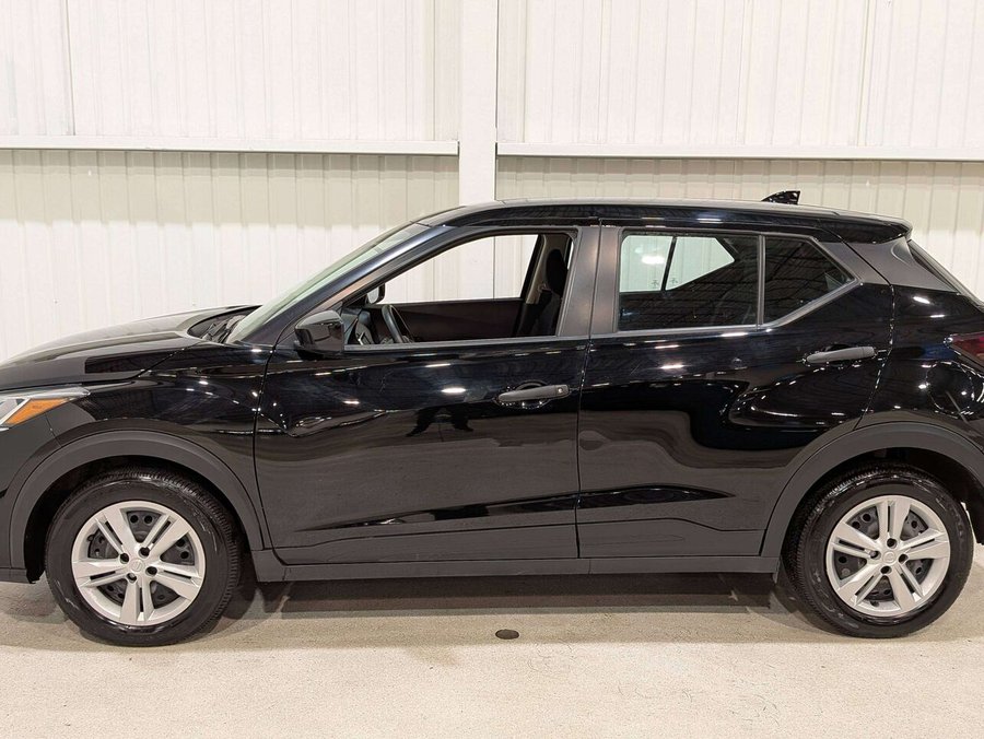 2024 Nissan Kicks S FWD Black