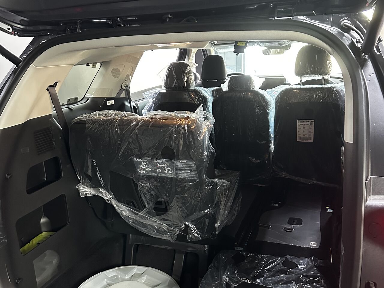 2027 Kia Carnival Aurora Black Pearl Blainville - photo #2