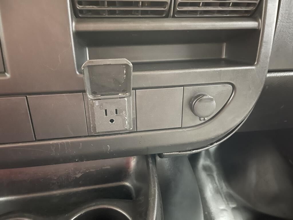 2019 GMC SAVANA FOURGONNETTE TRONQUÉE COMMERCIAL cube 14 pieds White Rivière-du-Loup - photo #25