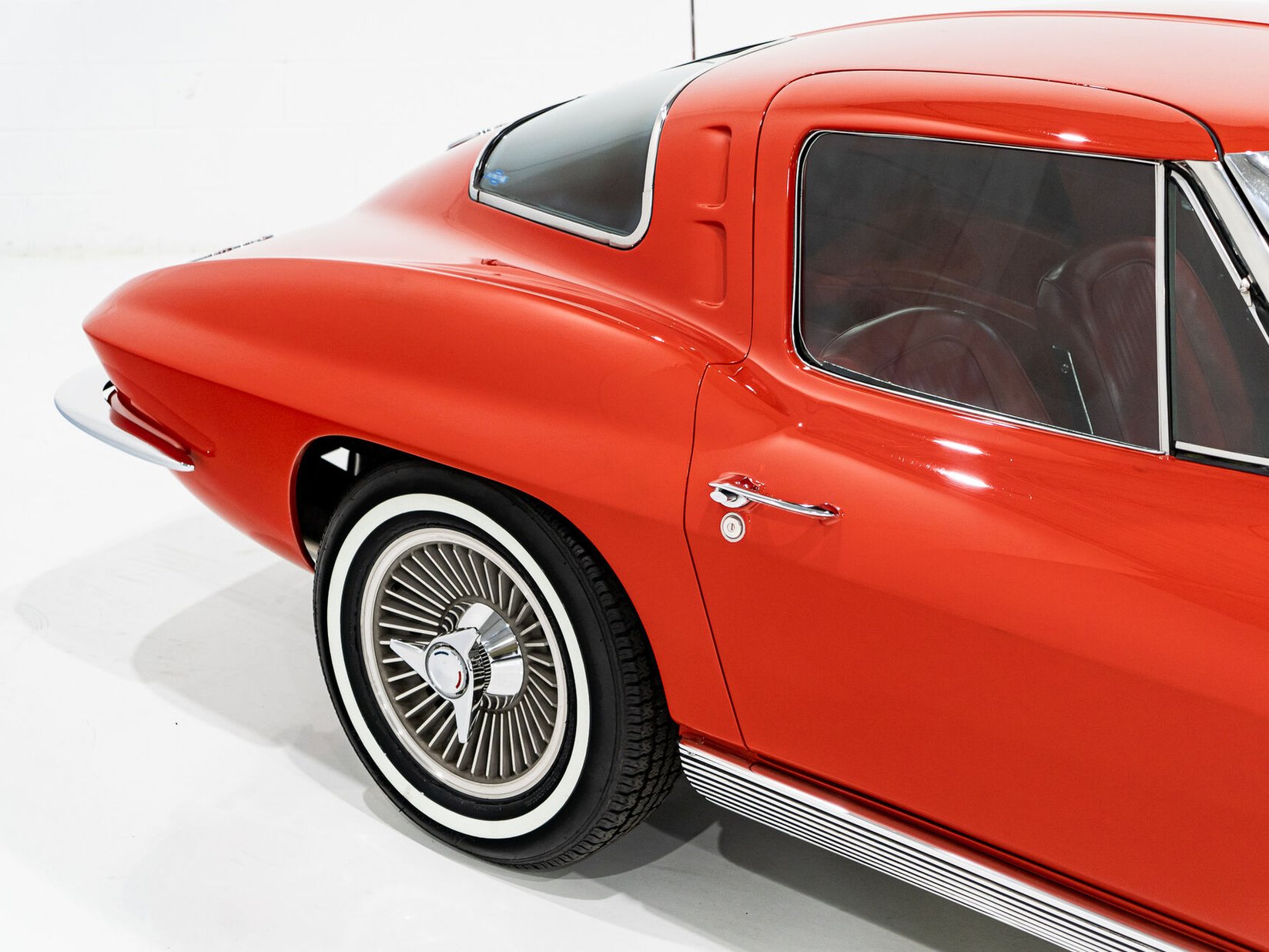 Chevrolet Corvette Split window matching# 327 Factory A/C | PRICE IN USD 1963 Rouge Montréal - photo #46