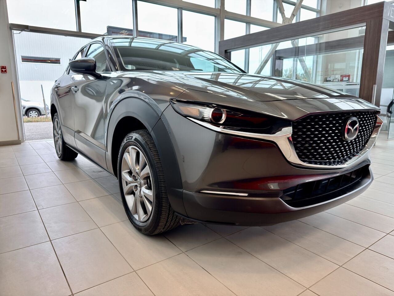Mazda CX-30 2024 Gris Notre-Dame-des-Prairies - photo #6