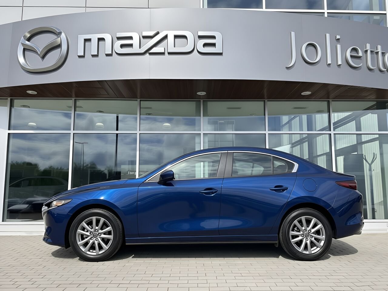 MAZDA Mazda3 2026 Bleu cristal foncé mica Notre-Dame-des-Prairies - photo #6