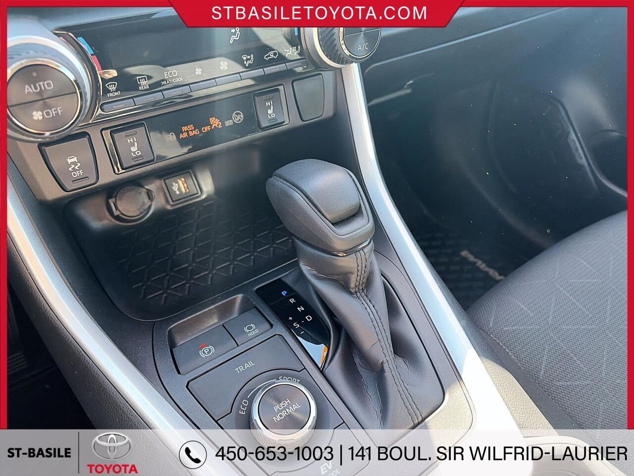 2025 TOYOTA RAV4 Hybrid White Saint-Basile-le-Grand - photo #17