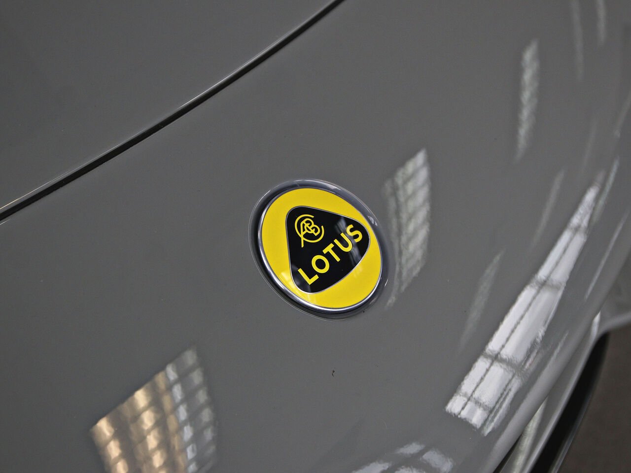 Lotus Emira 2026 Nimbus Gray Québec - photo #3