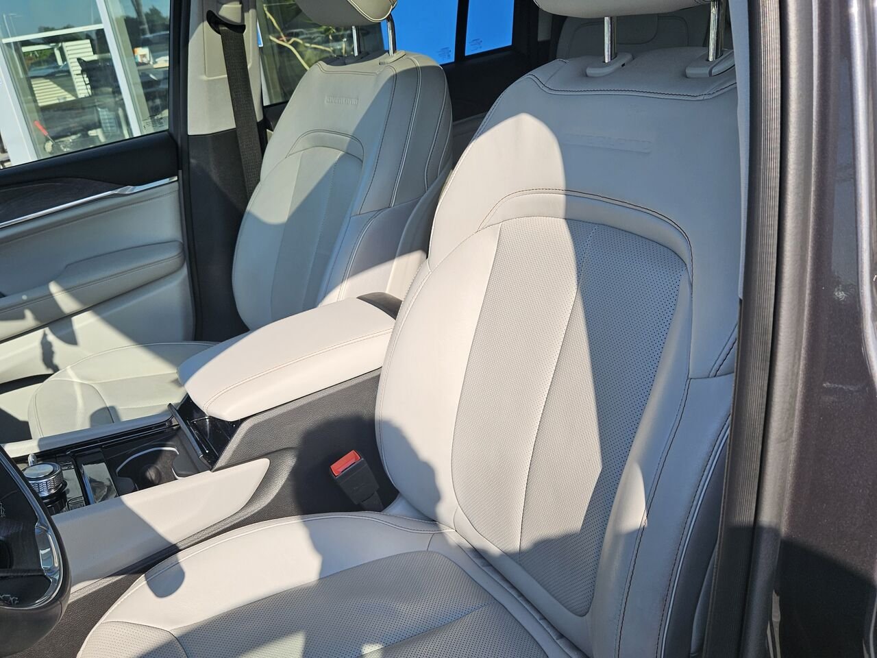 2023 Jeep Grand Cherokee Overland 4x4 Grey Thetford Mines - photo #16