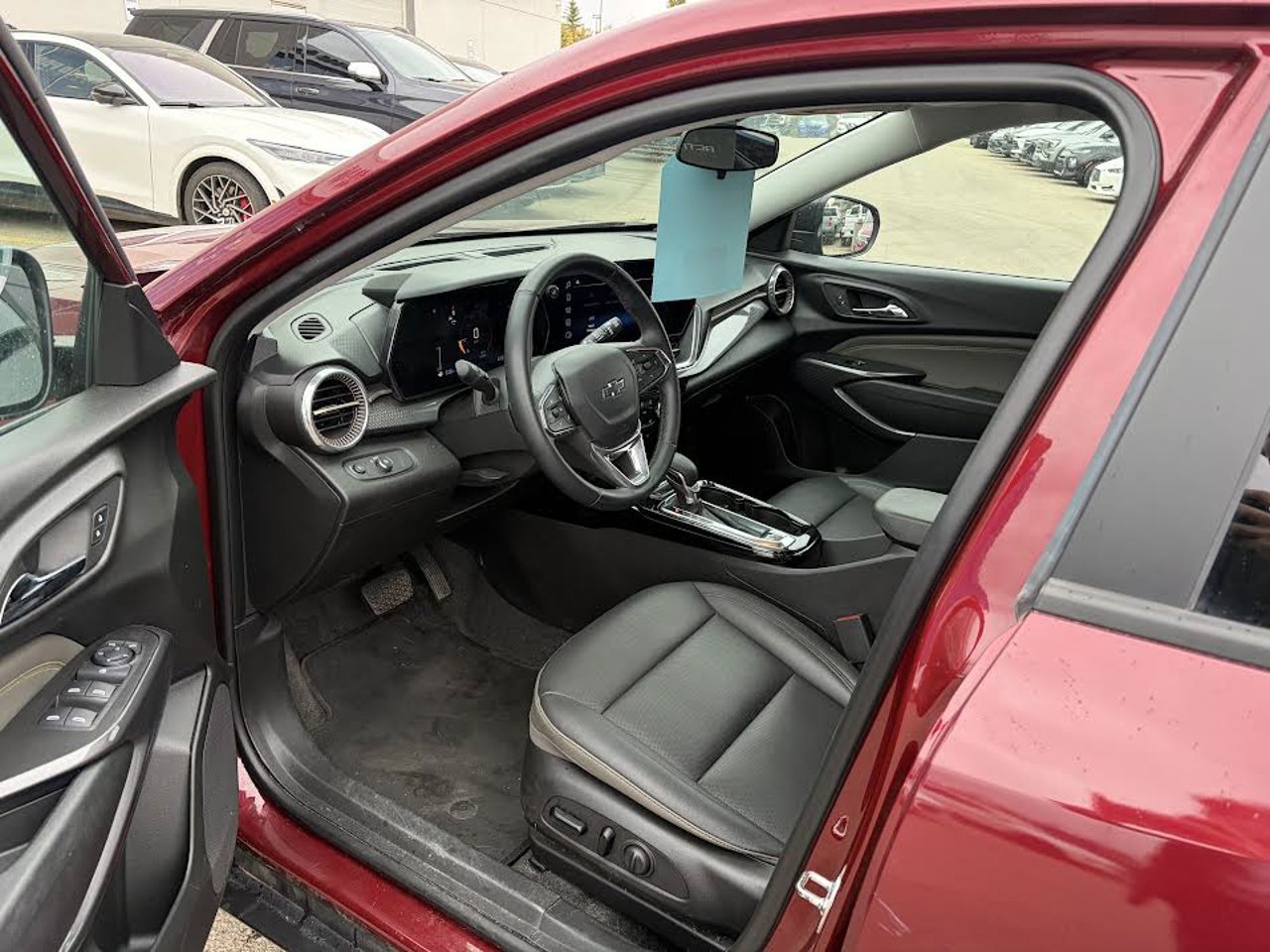 2024 Chevrolet Trax FWD 4dr ACTIV Red Sherwood Park - photo #5