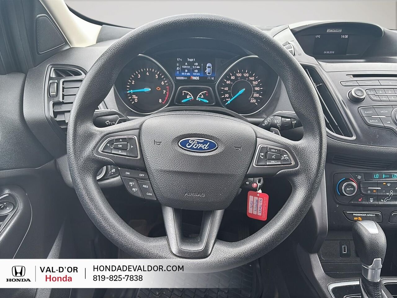 2017 Ford Escape 4 portes SE, Traction avant Orange Val-d'Or - photo #8