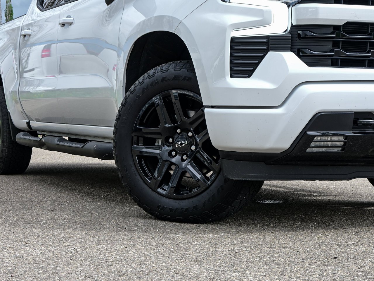 2024 Chevrolet Silverado 1500 4WD Crew Cab 147 RST White Sherwood Park - photo #5