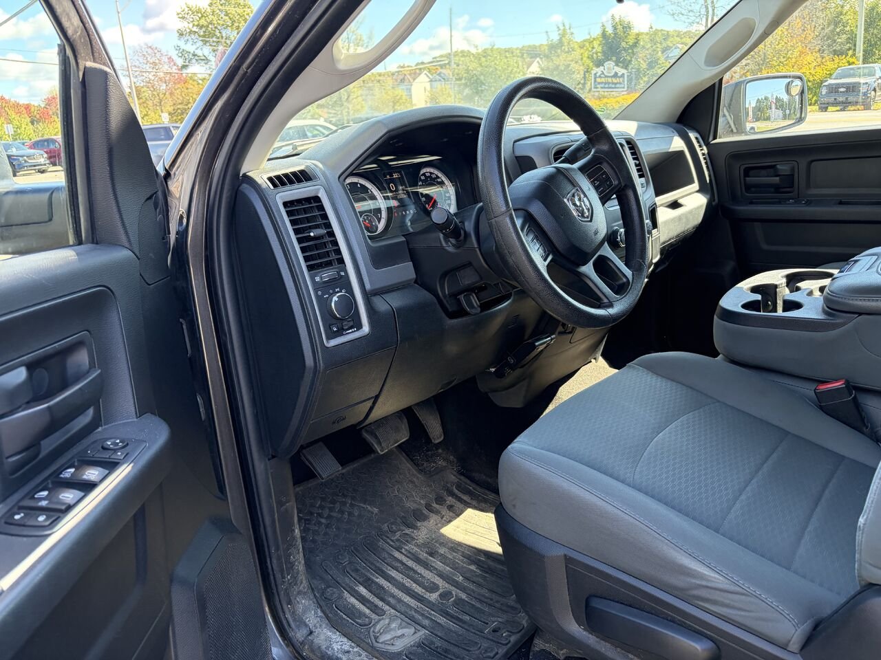 Ram 1500 Cabine multiplaces 4RM, 140,5 po ST 2017 Gris Montmagny - photo #9