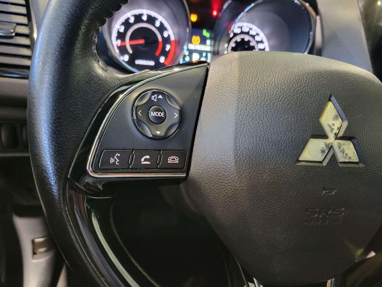 2020 Mitsubishi RVR Brown  - photo #16