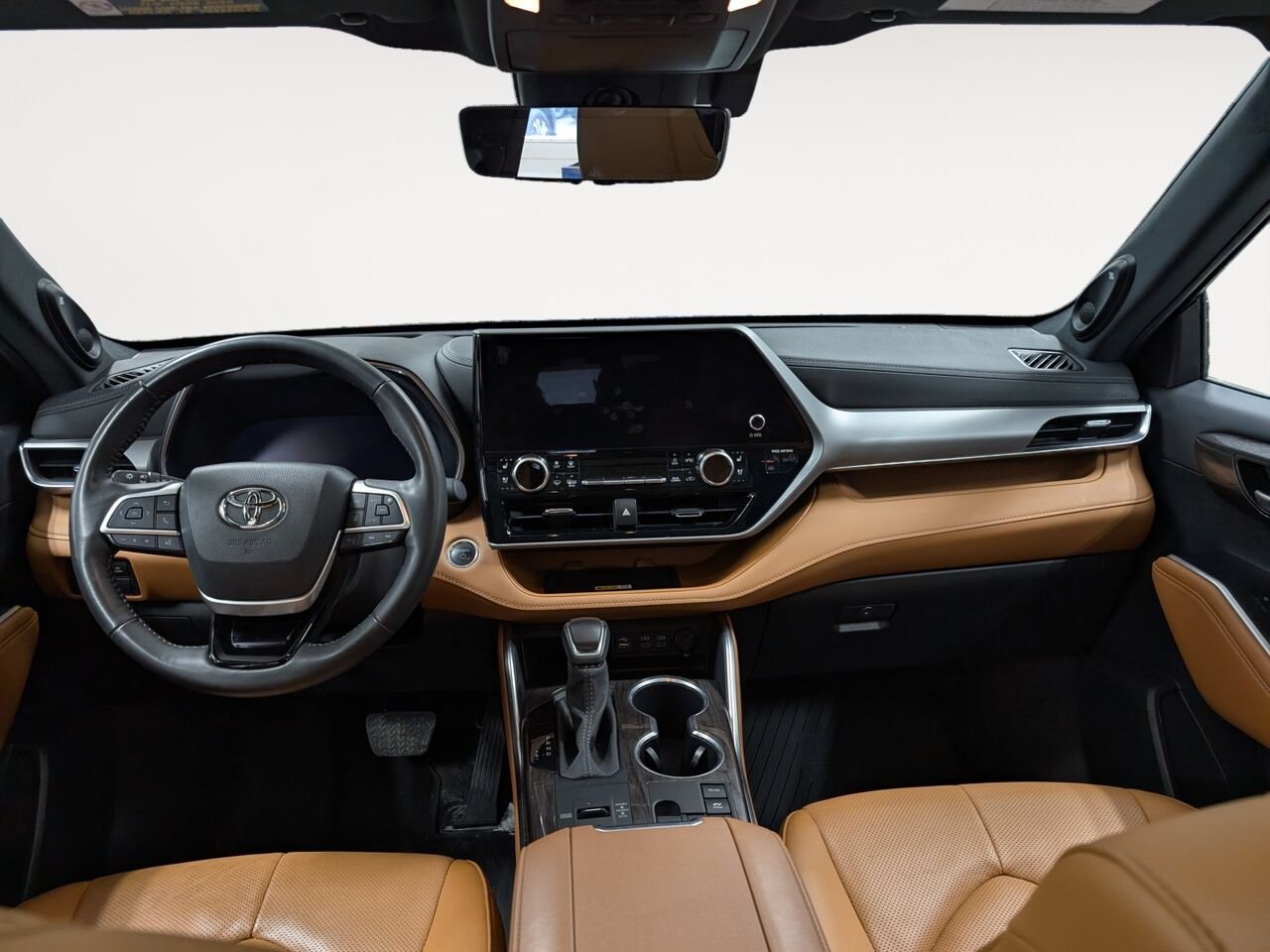 Toyota Highlander Hybride PLATINUM/SIÈGES AVANT ET ARRIÈRE CHAUFFANT/SIÈGES AVANT VENTILLÉ/TOIT PANORAMIQUE OUVRANT/VOLANT 2025 Noir minuit métallisé Sherbrooke - photo #7