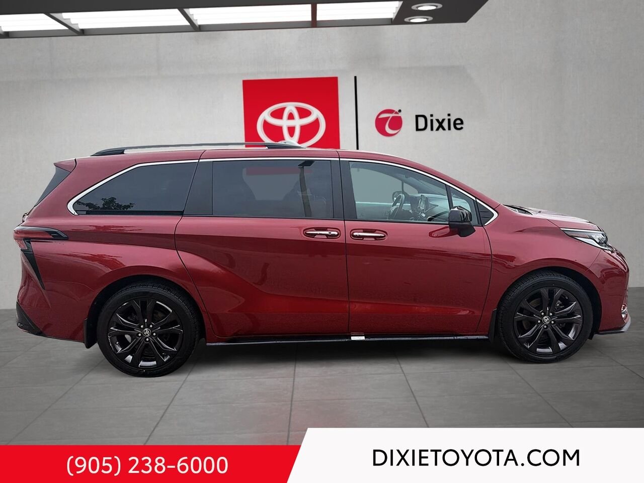 2023 Toyota Sienna XSE FWD HYBRID / CLEAN CARFAX / MOONROOF / ALLOY WHEELS / CARPLAY AND ANDROID AUTO Red Mississauga - photo #2