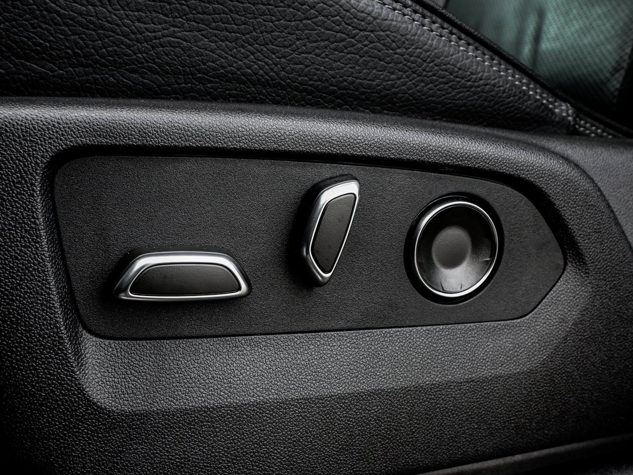 2025 GMC Sierra 1500 4WD Crew Cab 147 Denali Black Sherwood Park - photo #17