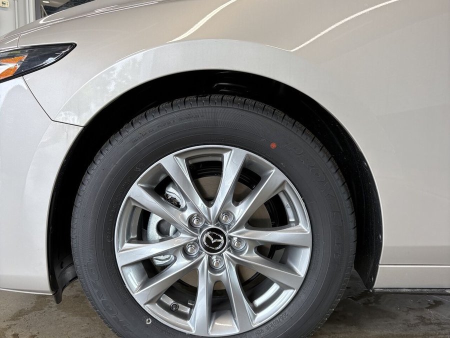 2026 MAZDA Mazda3 2026 Platinum Quartz Metallic