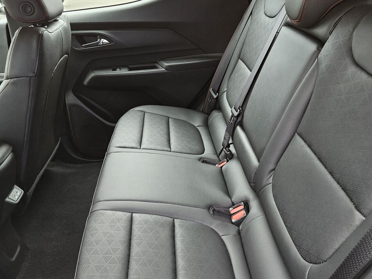 Chevrolet Bolt RS 4 portes TA 2027 Bleu Marina métallisé Thetford Mines - photo #11