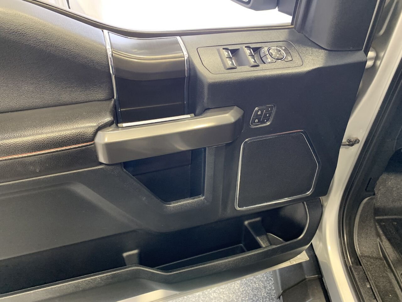 Ford F-150 LARIAT, EDITION SPECIALE, 3.5L, 157 WB, 2019 Argent Châteauguay - photo #24