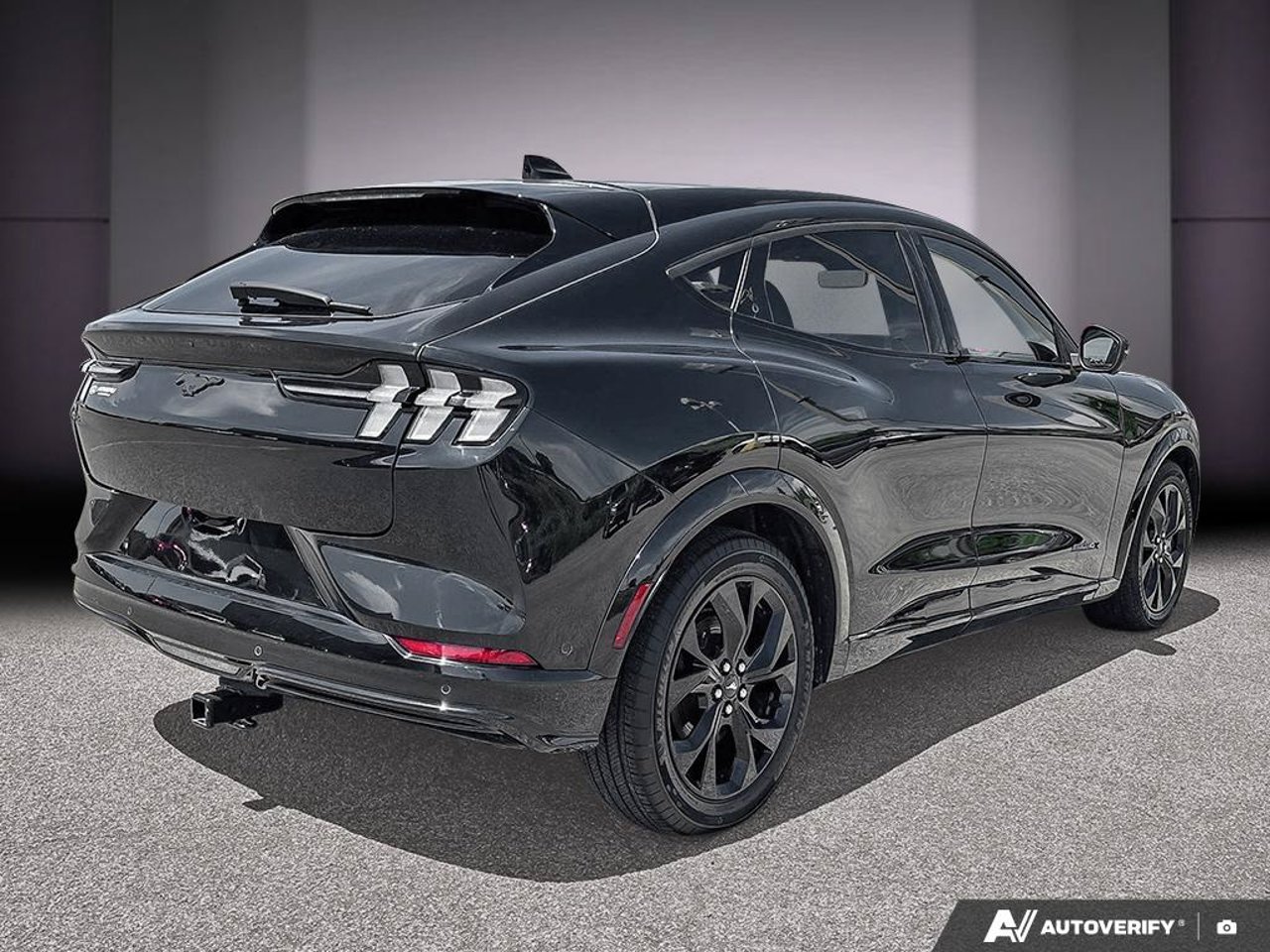 Ford Mustang Mach-E 3FMTK3SU9PMB10332 2023 Noir Mirabel - photo #4