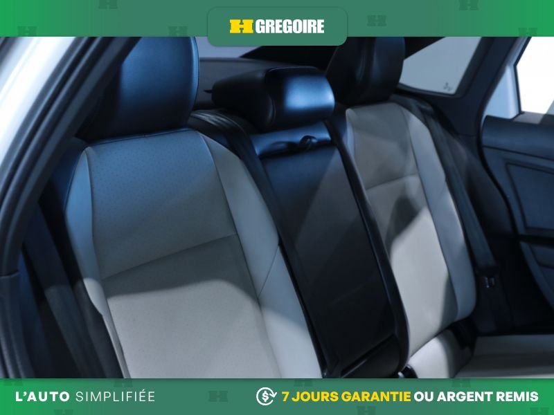 Volkswagen Jetta 821548 | Highline AUTO AC CUIR TOIT MAGS CAM RECULE BLUETOO 2019 Blanc Laval - photo #23