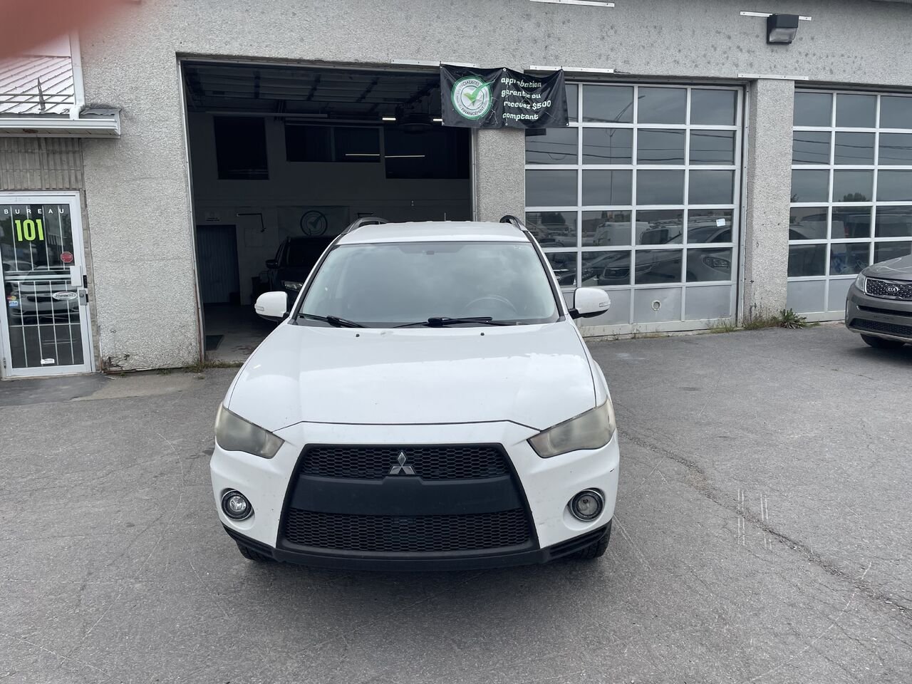 2010 Mitsubishi Outlander White  - photo #10