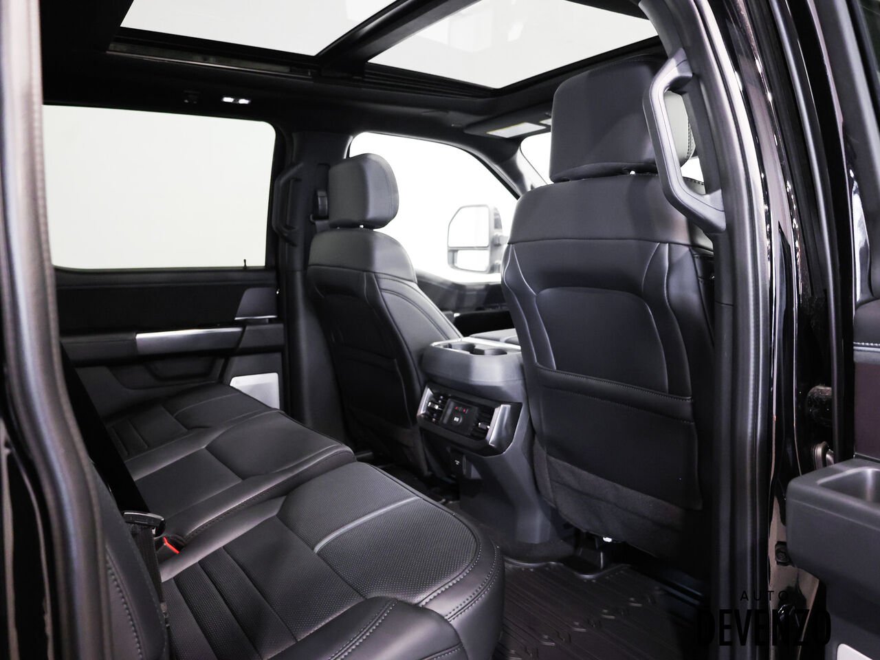2026 Ford Super Duty F-450 DRW Black Saint-Eustache - photo #9
