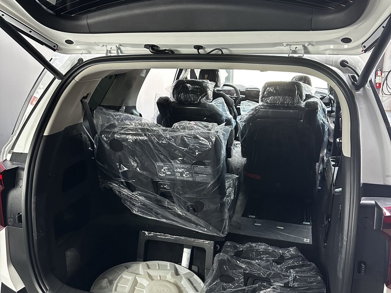 Kia Carnival 2026 Blanc neige nacré Blainville - photo #2