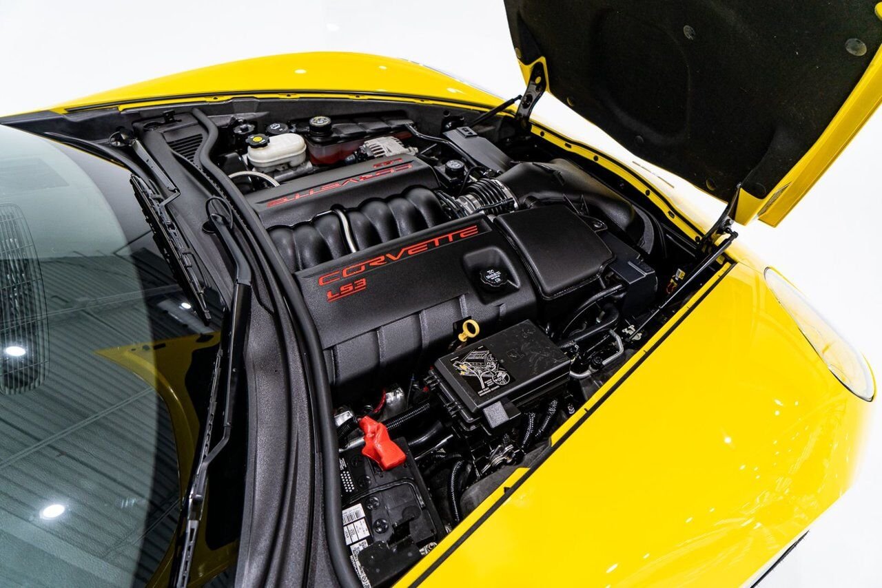 Chevrolet Corvette PRIX EN USD | With Only 900km (563mi) From New With Window Sticker 2008 Jaune Montréal - photo #28
