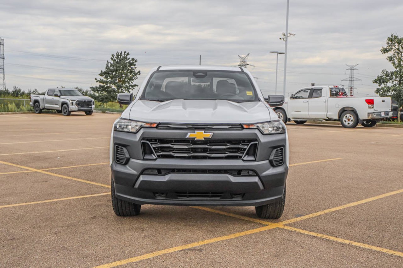 2024 Chevrolet Colorado 4WD Crew Cab WT White Sherwood Park - photo #2