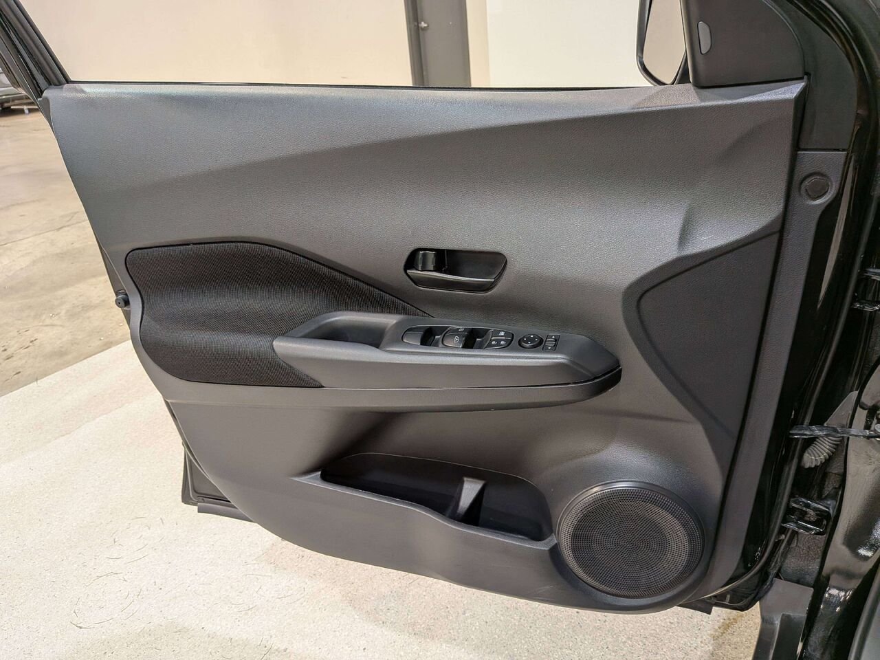 2024 Nissan Kicks S FWD Black Val-David - photo #29