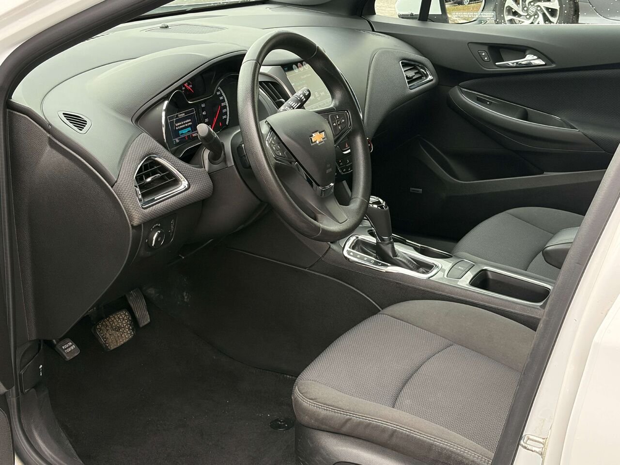 2018 Chevrolet Cruze LT Silver Gatineau - photo #10