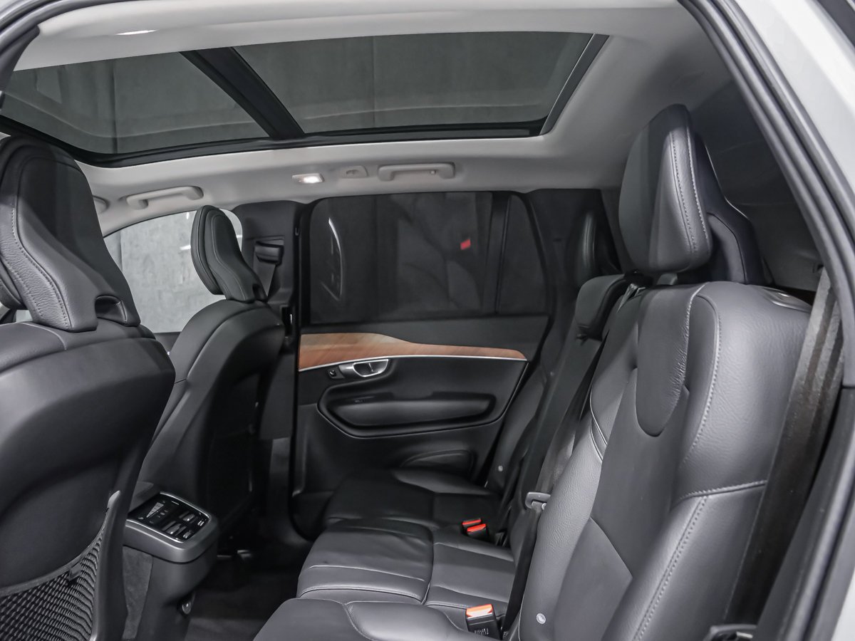 Volvo XC90 Plus Bright Theme 2024 Gris Montréal - photo #10