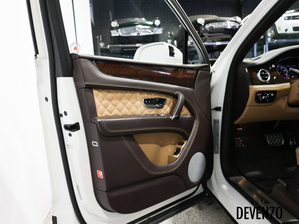Bentley Bentayga 2017 Blanc Saint-Eustache - photo #11