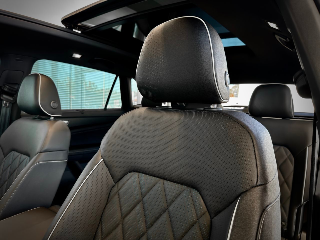 2026 Volkswagen Atlas Cross Sport Black Notre-Dame-des-Prairies - photo #20