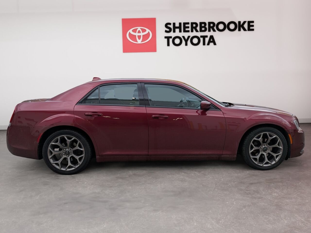 2018 Chrysler 300 2C3CCABGXJH264249 Red Sherbrooke - photo #2
