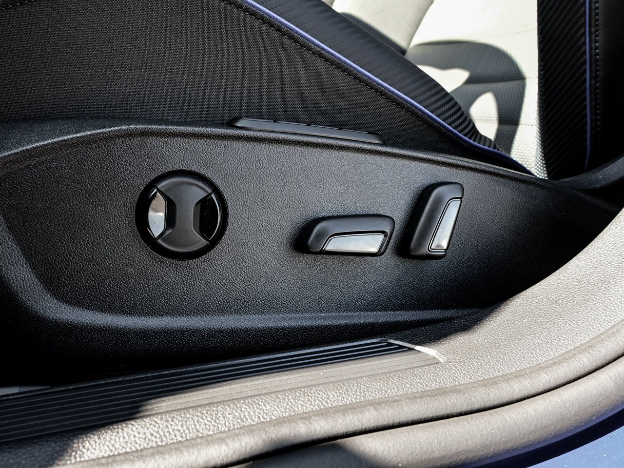 2026 Volkswagen Golf R Black Edition DSG Blue Sherwood Park - photo #18
