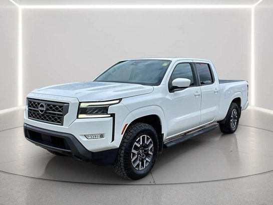 Nissan Frontier SV cabine double caisse longue 4x4 2022 Blanc