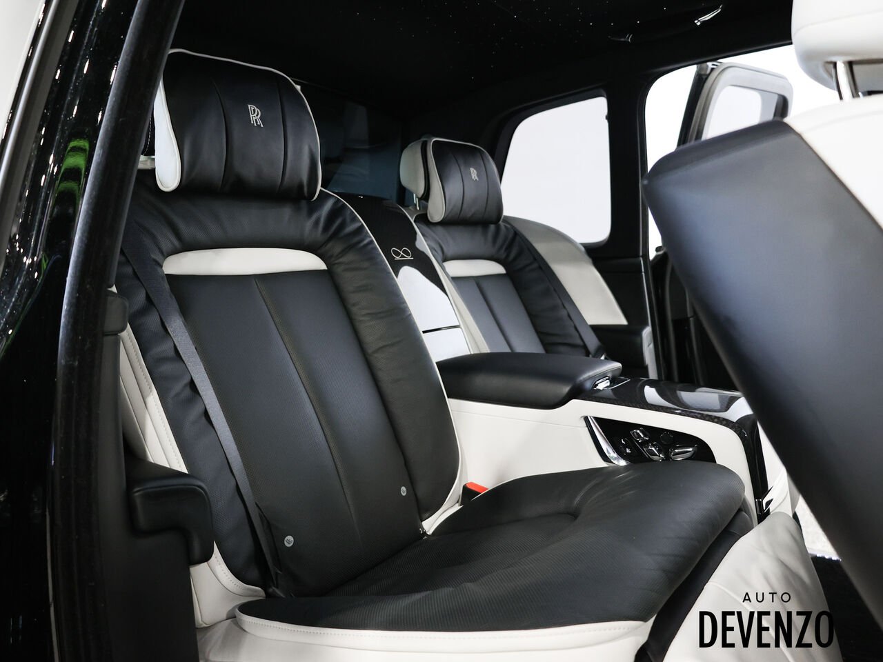 2023 Rolls-Royce Cullinan Black Saint-Eustache - photo #7