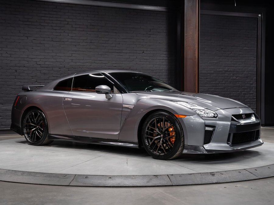 2018 Nissan GT-R Premium | 3.8L Twin-Turbo V6 | Aftermarket Exhaust | Aftermarket Bolt on Modifications Grey