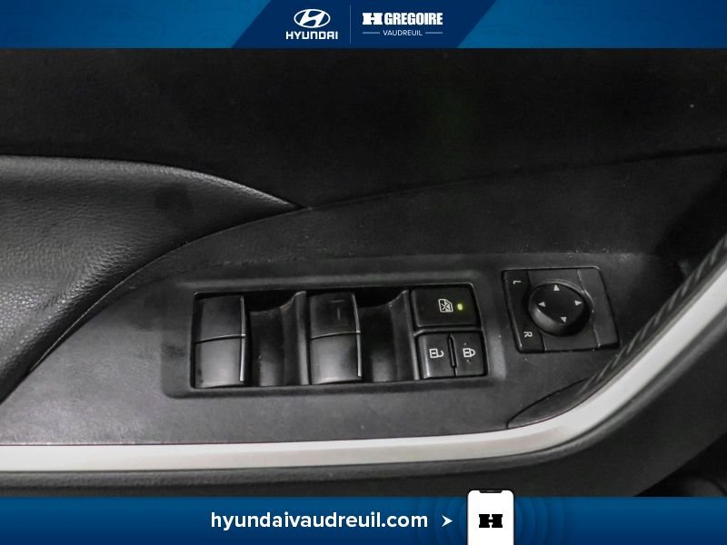 2020 Toyota Rav 4 Grey Blainville - photo #16