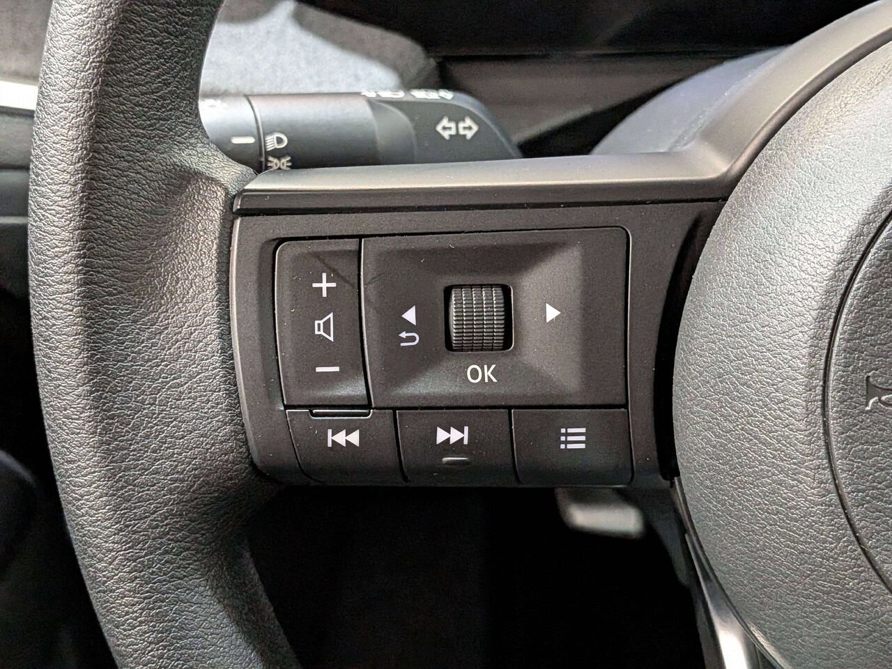2026 Nissan Kicks S AWD White Val-David - photo #14