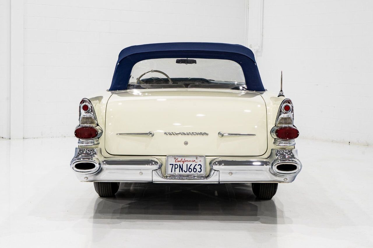 Pontiac Bonneville *PRICE IN USD* Fuel injected 347/315HP 1 of 630 produced 1957 Blanc Montréal - photo #56