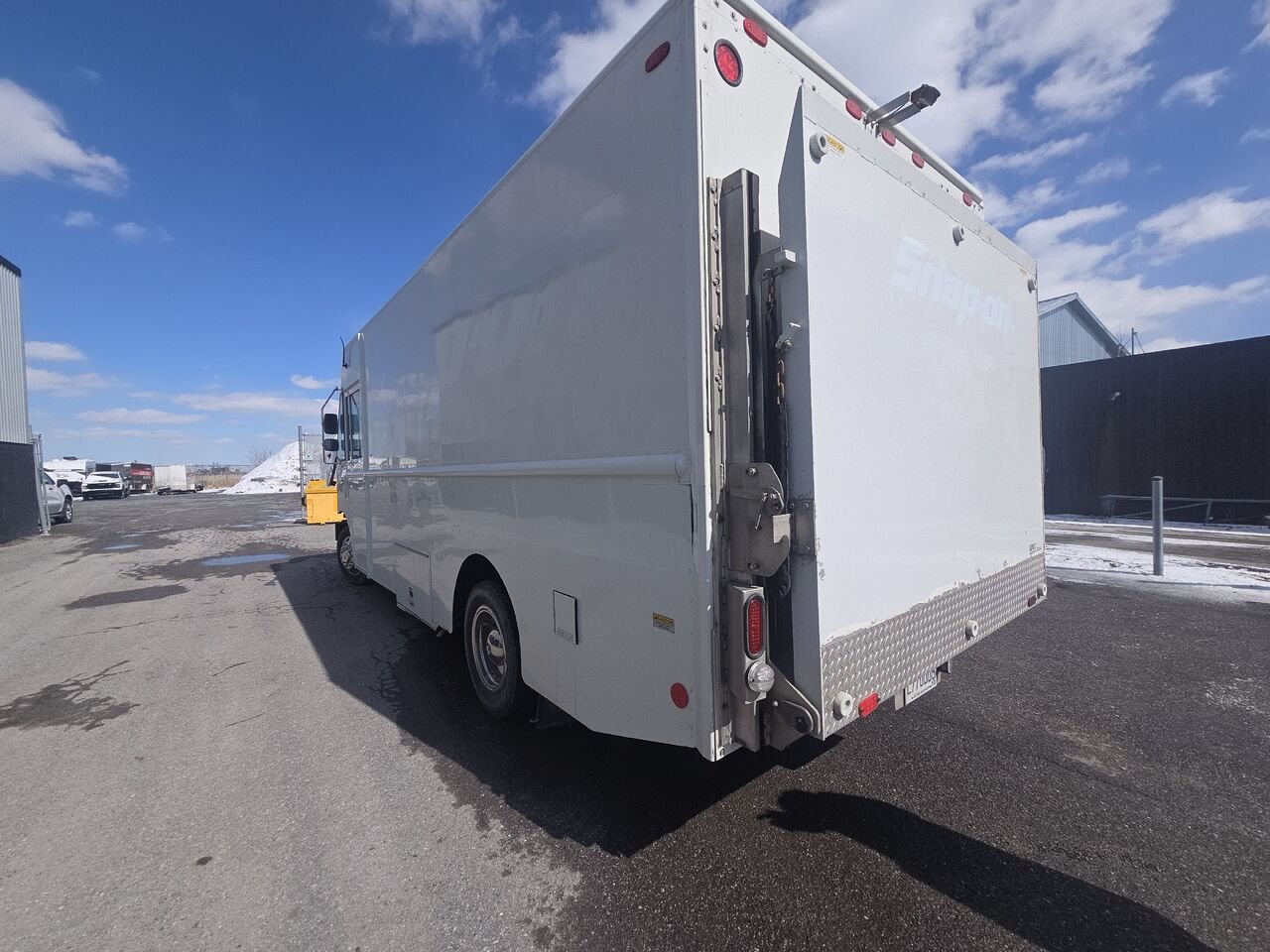 2011 Ford Châssis dénudé Super Duty F-59 Châssis nu 208 po DRW Saint-Hyacinthe - photo #8