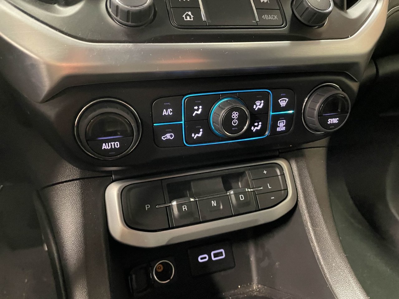 2023 GMC Acadia SLE AWD *SIÈGES CHAUFF* HAYON ELECT CARPLAY WIFI Black Saint-Jérôme - photo #13