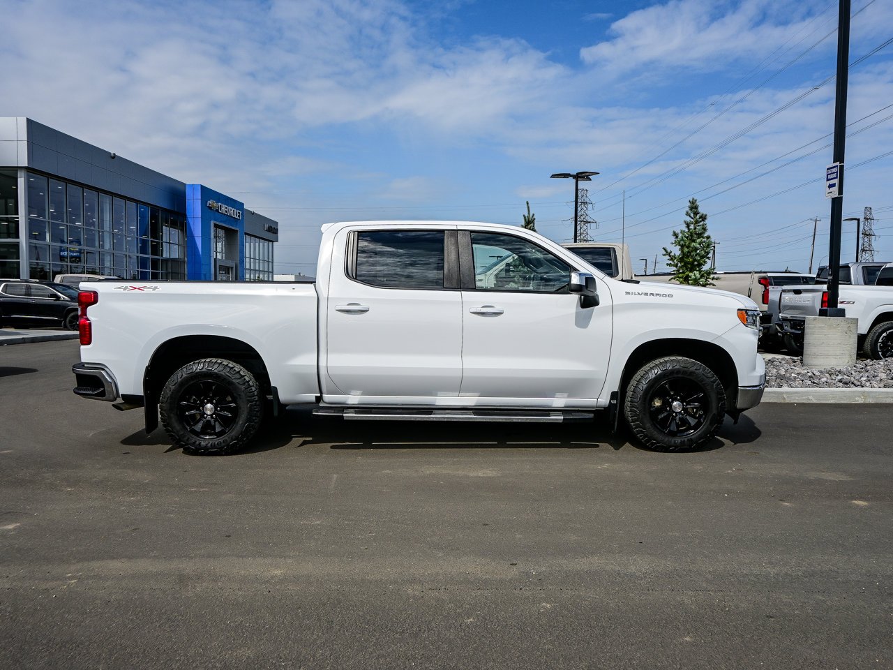 2024 Chevrolet Silverado 1500 4WD Crew Cab 147 LT White Sherwood Park - photo #14