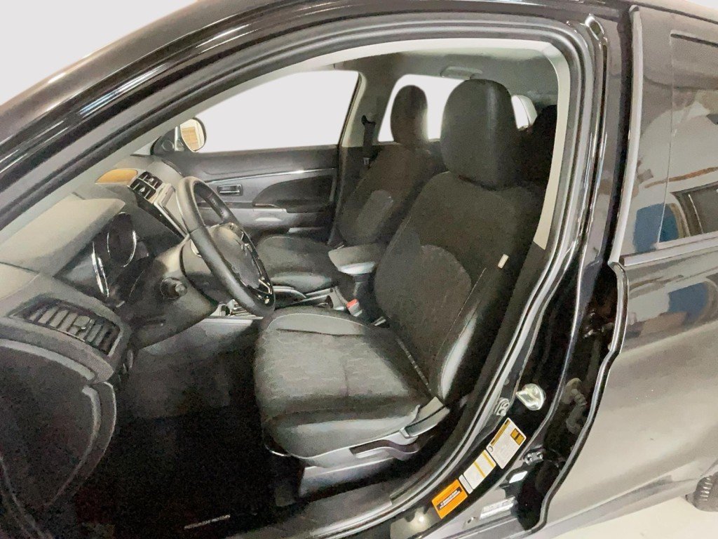 2023 Mitsubishi RVR Black Mont-Laurier - photo #9