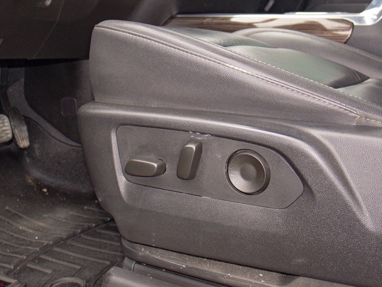 2025 Chevrolet Silverado 3500HD 4WD Crew Cab 159 LT White Sherwood Park - photo #19