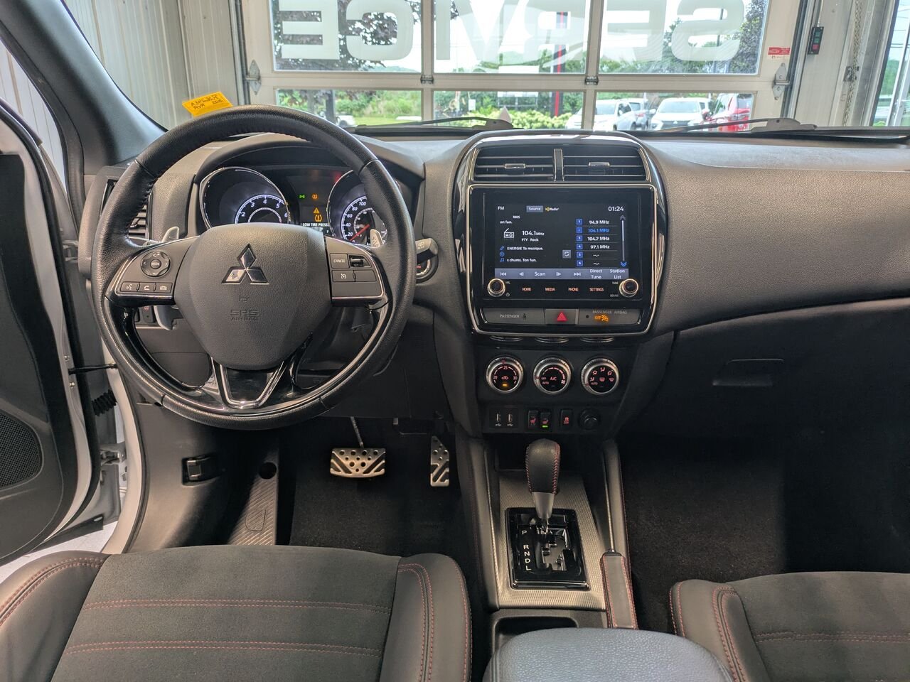 2022 Mitsubishi RVR White Gatineau - photo #13