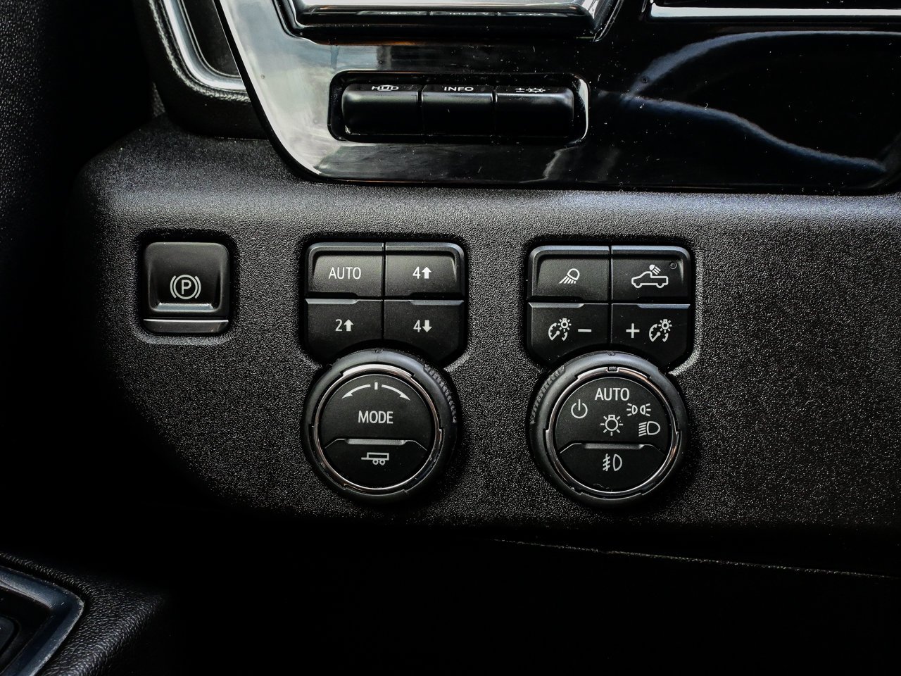 2025 Chevrolet Silverado 3500HD 4WD Crew Cab 159 LTZ Black Sherwood Park - photo #21
