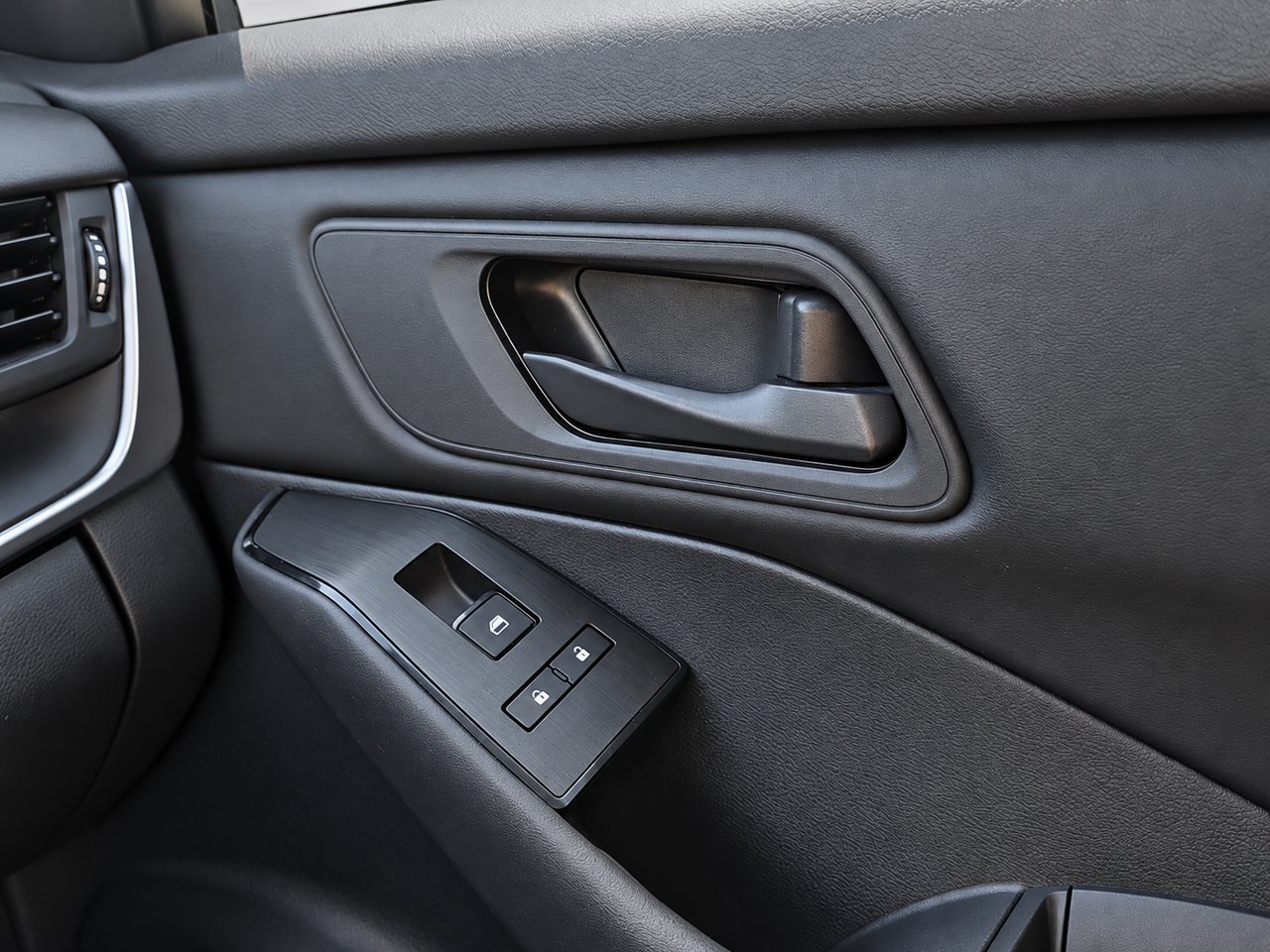 2024 Nissan Rogue S Black Val-David - photo #14
