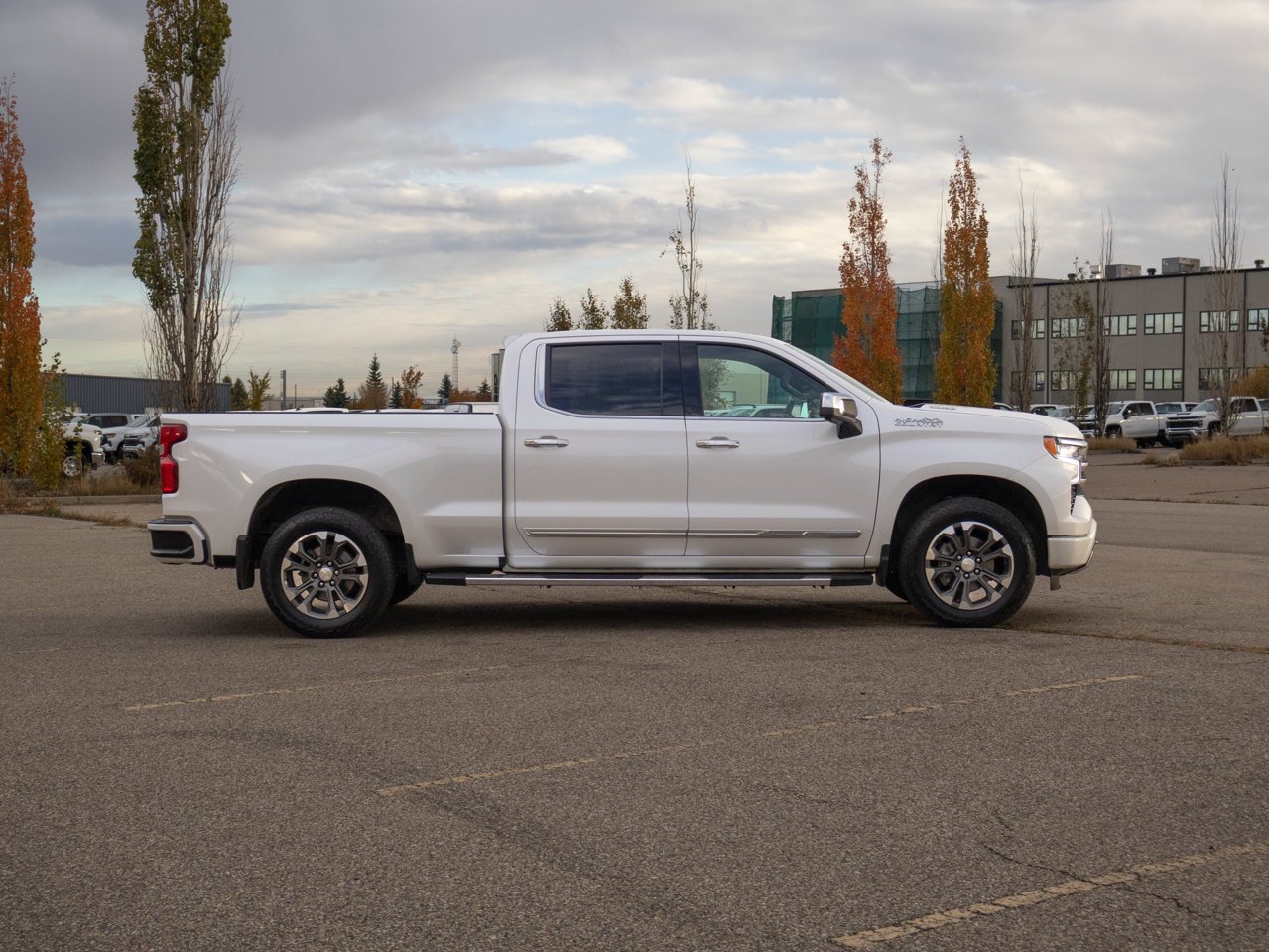 2024 Chevrolet Silverado 1500 4WD Crew Cab 147 High Country White Sherwood Park - photo #13